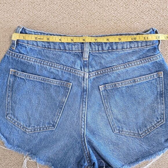 Pacsun Mom High Rise Frayed Hem Jean Shorts - Size 24 - Picture 8 of 15